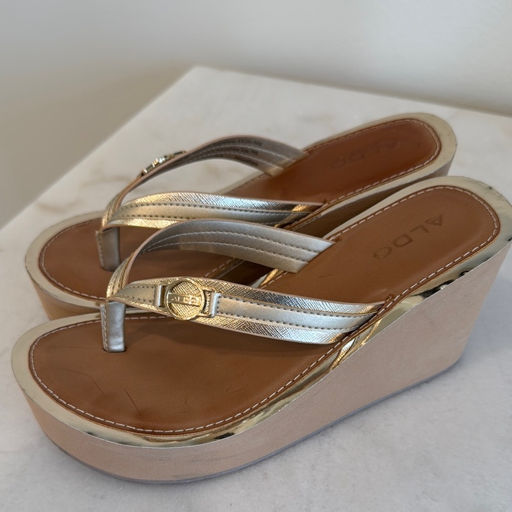 ALDO Gold Women's Wedge Sandals 6